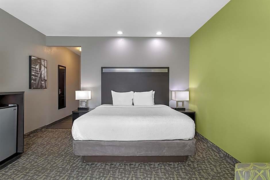 Best Western Plus Bay City Inn & Suites