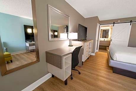 1 King Bed, Non-Smoking, High Speed Internet Access, Microwave And Refrigerator, Coffee Maker, Haird
