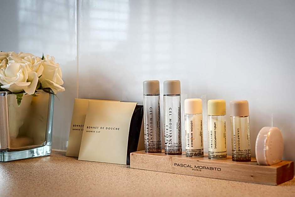 The Fox & Hounds Inn & Camping Pods