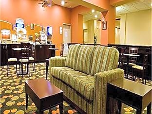 Holiday Inn Express Hotel & Suites Shamrock North By IHG