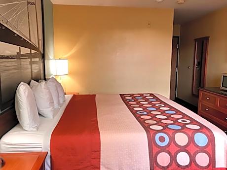 1 King Bed Non-Smoking