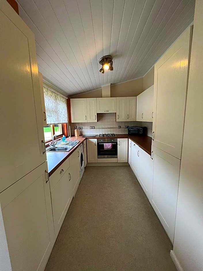 Chestnut Lodge With Hot Tub