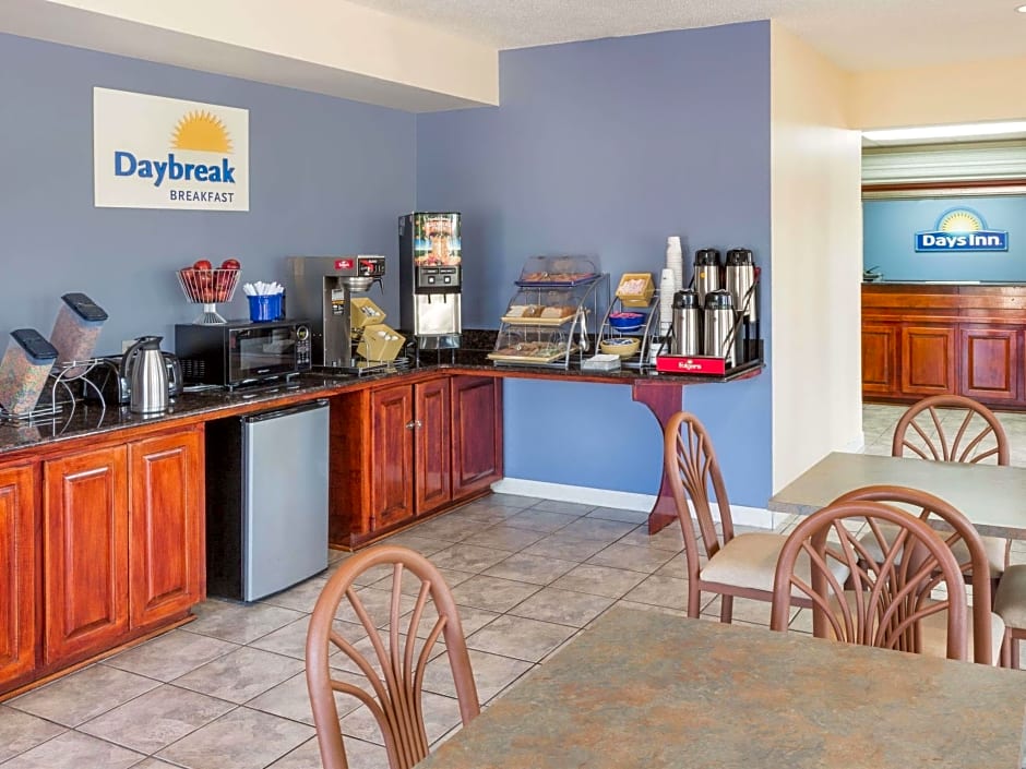 Days Inn by Wyndham Rayne