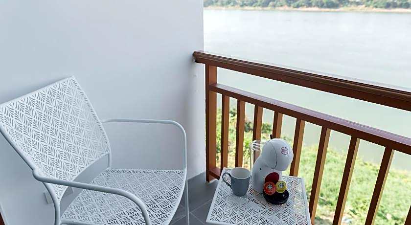 Chiangkhan River Walk Hotel