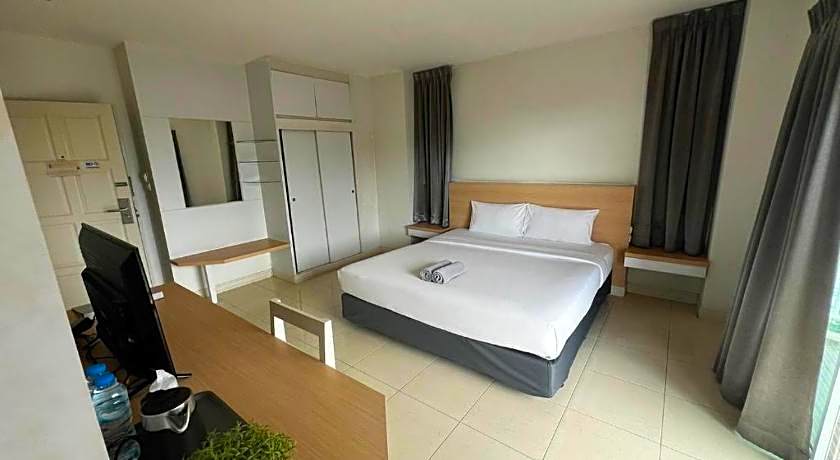 Nana Chat Bangsaen Hotel
