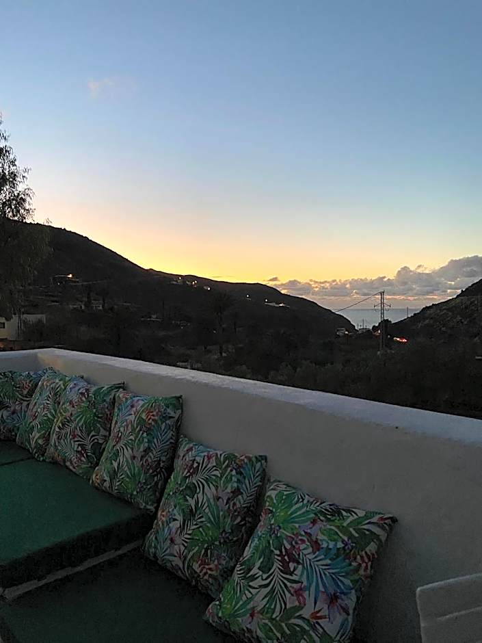 B&B and Apartments El Charco Azul