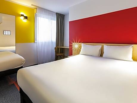 Pop Room with One Double Bed and One Single Bed