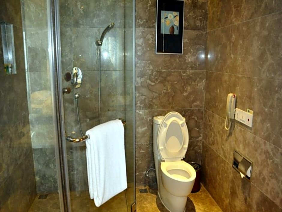 Days Hotel and Suites Yangjiang