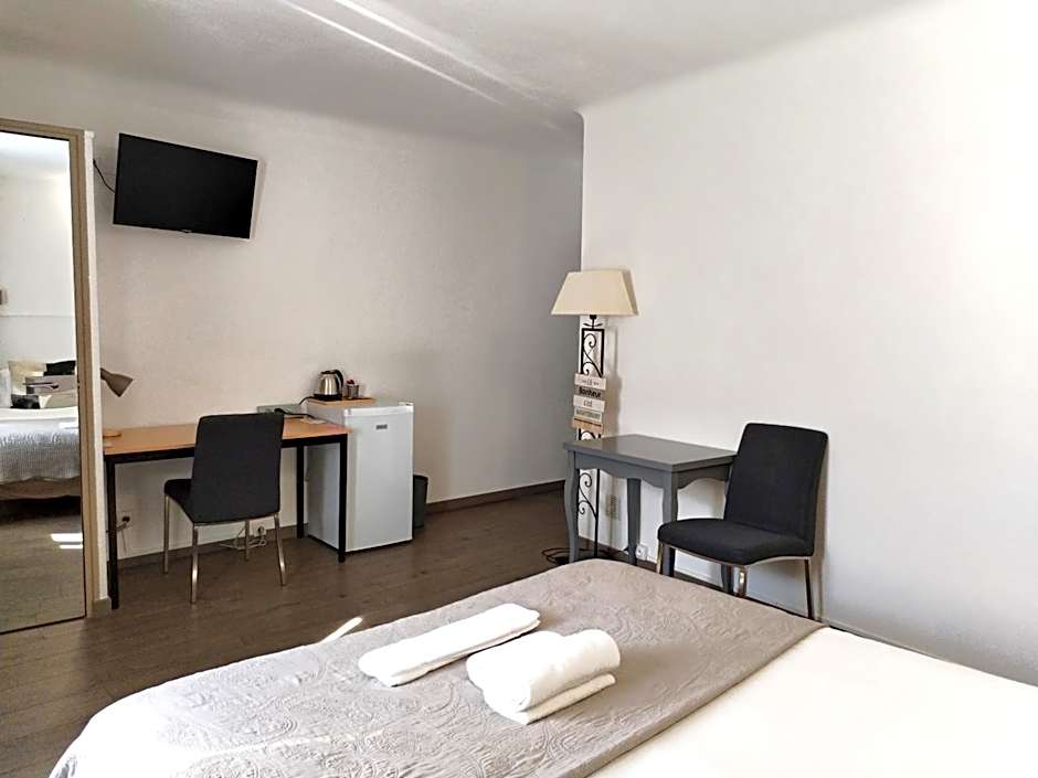 Logis Hotel La Bastide d'Entraigues