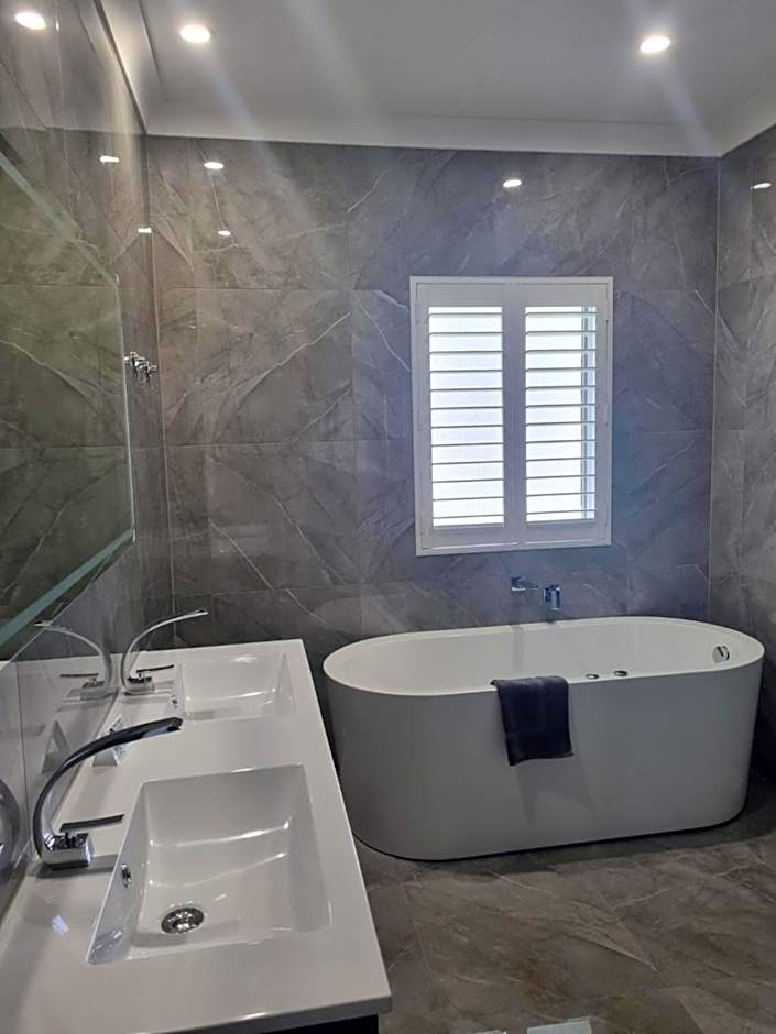 Australian Homestead Motor Lodge