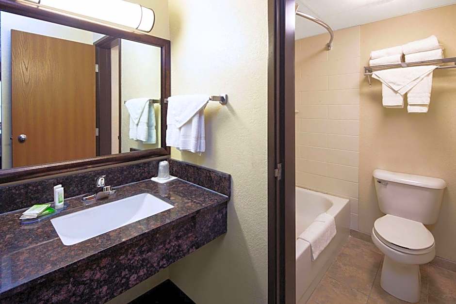 AmericInn by Wyndham Ashland