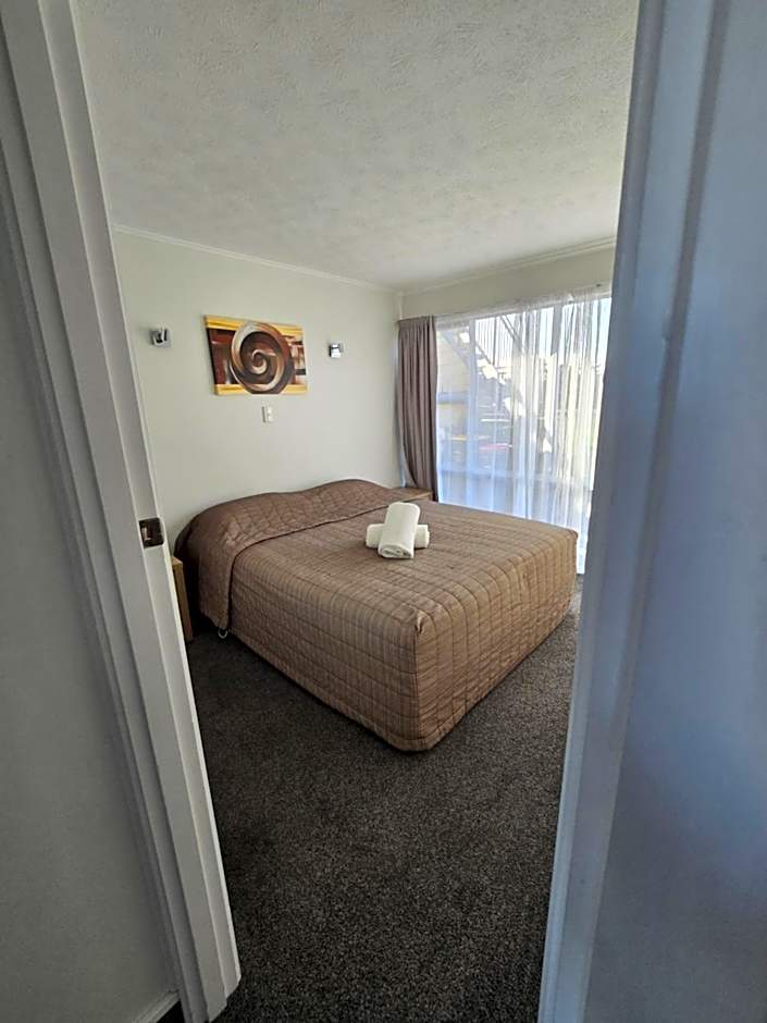 Monarch Motel