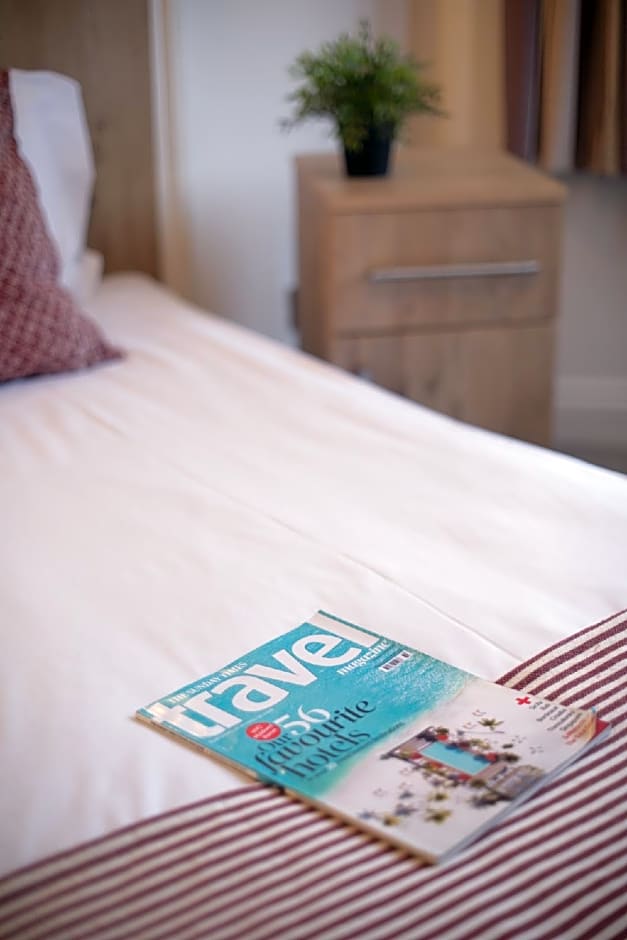 OYO TamTam Acton Hotel