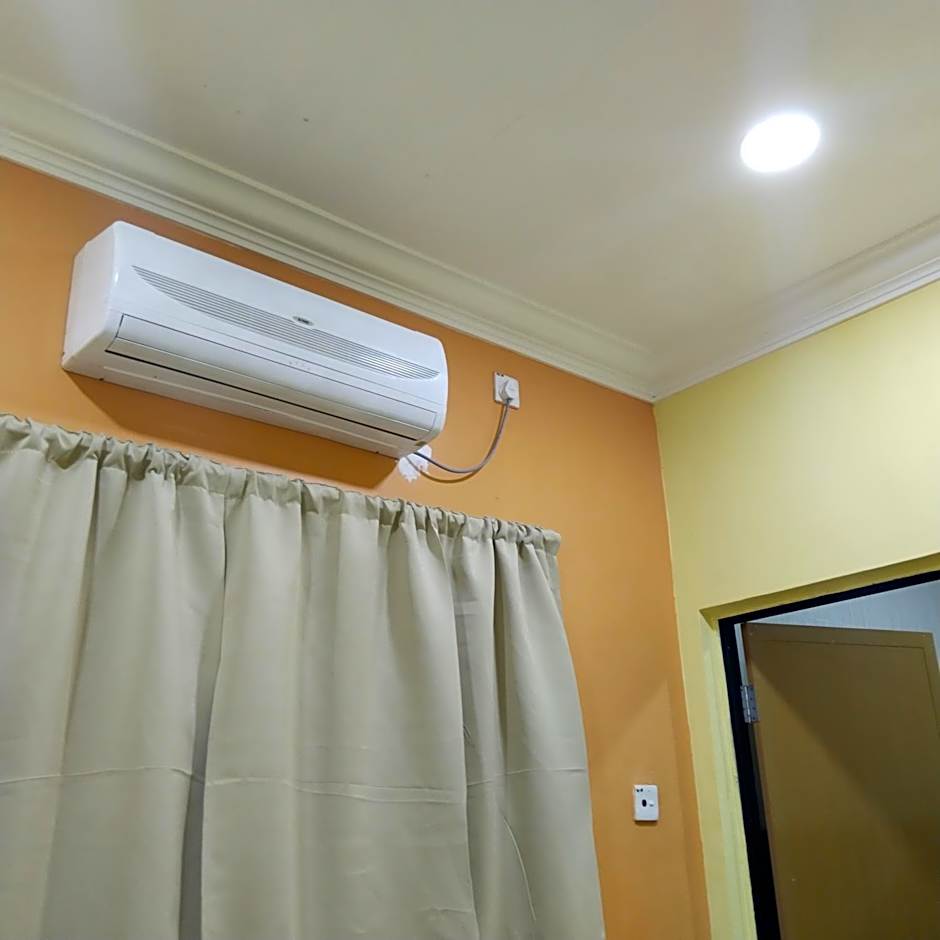 Happy Raub Guest House