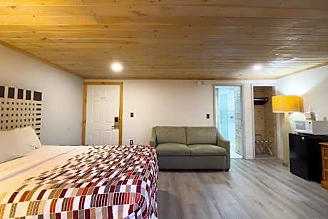 King Bed with River Front