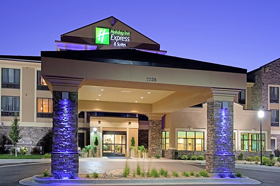 Holiday Inn Express & Suites Logan By IHG