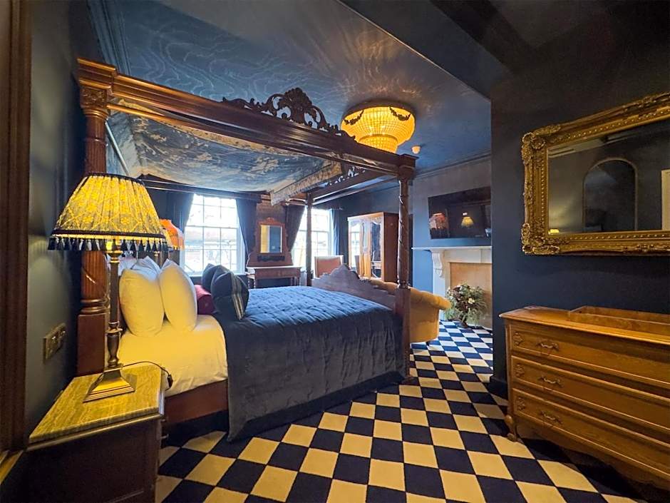 Photo 1 of 4 of Heritage Four Poster Room