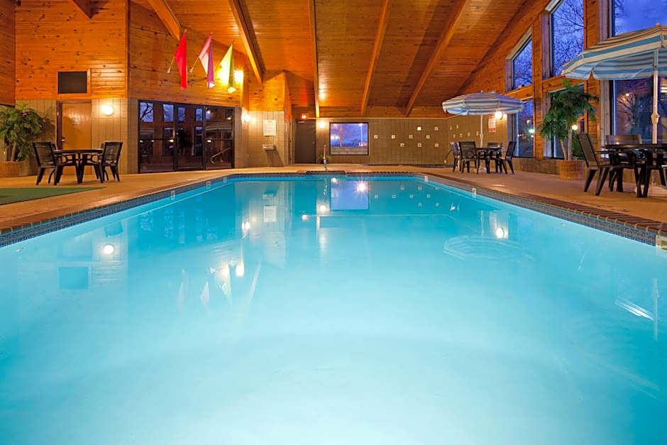 AmericInn by Wyndham Douglas/Saugatuck