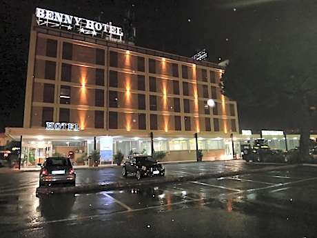 Benny Hotel