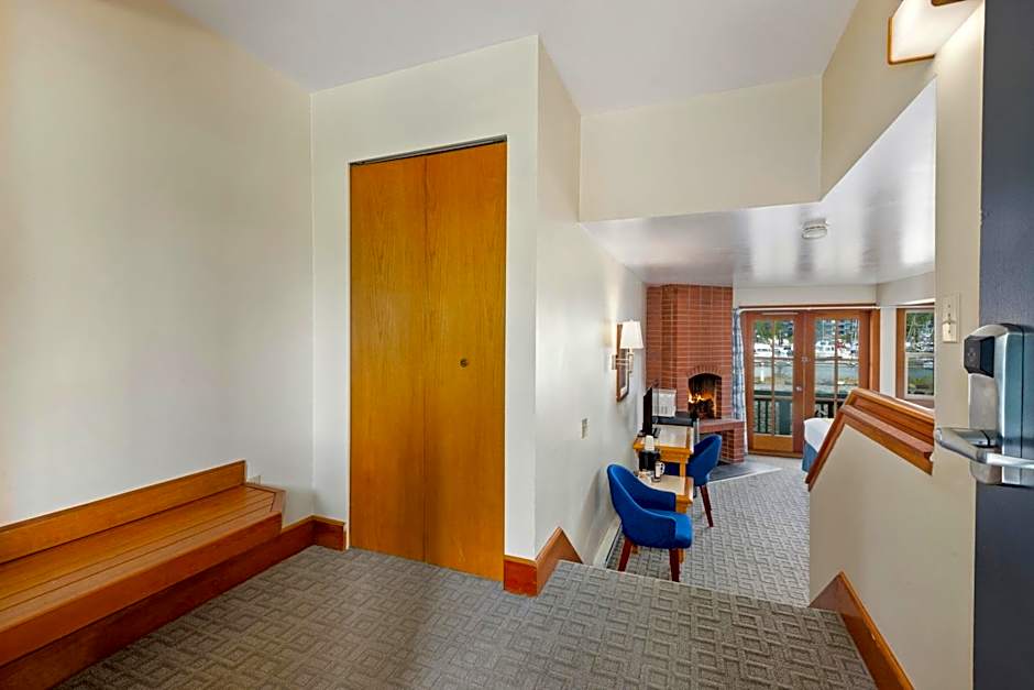 Canadian Princess Lodge & Marina