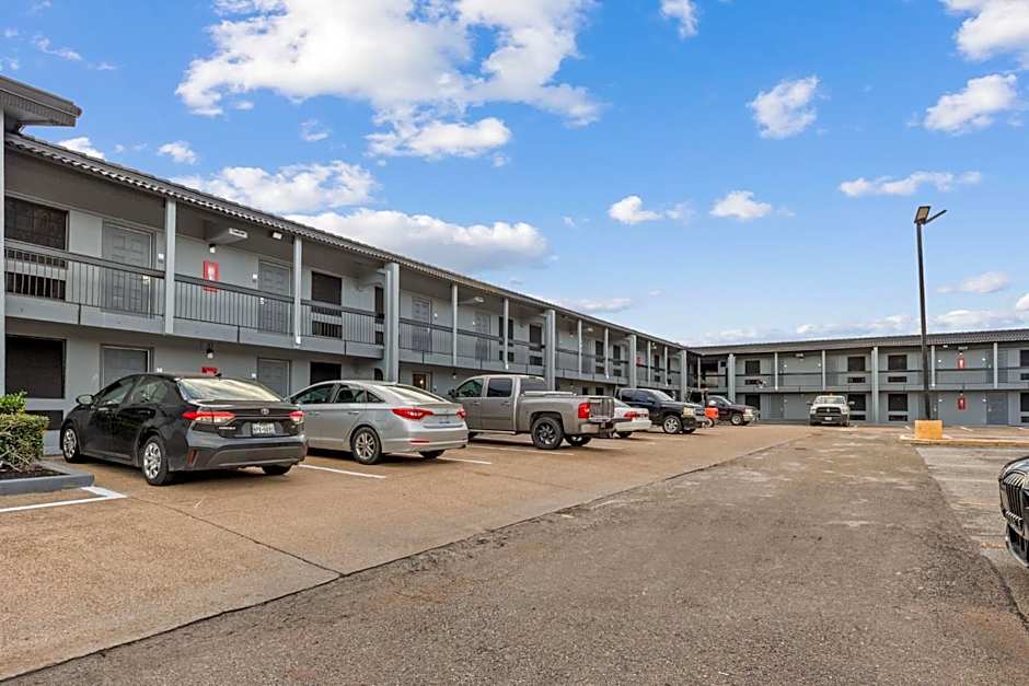 Days Inn & Suites by Wyndham Texas City - Galveston Area