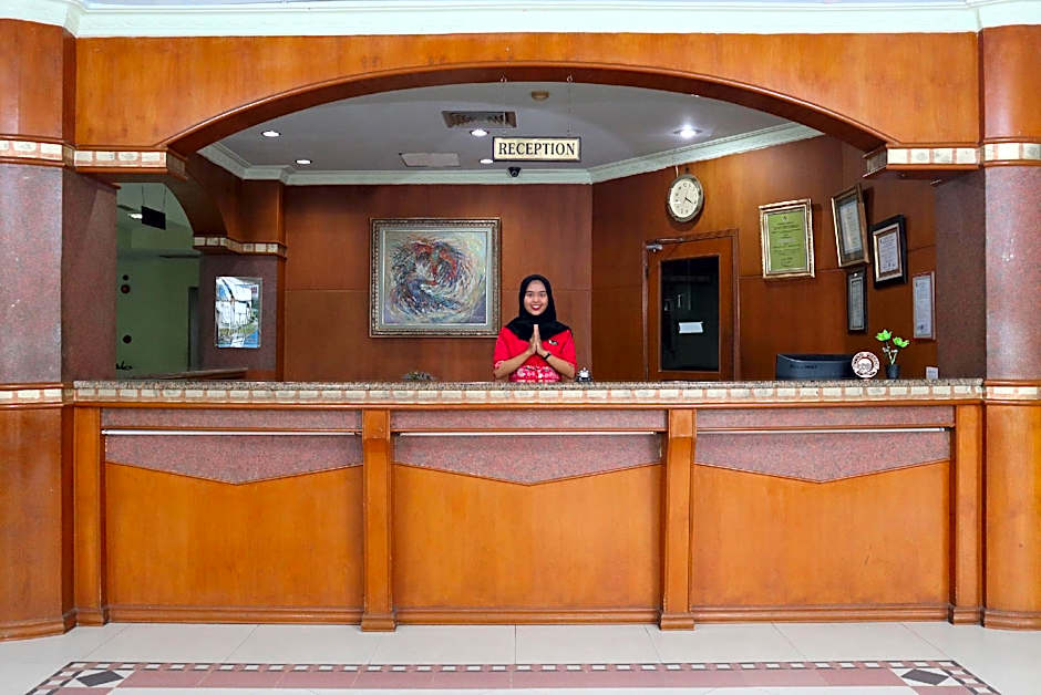 OYO 742 Mona Plaza Hotel