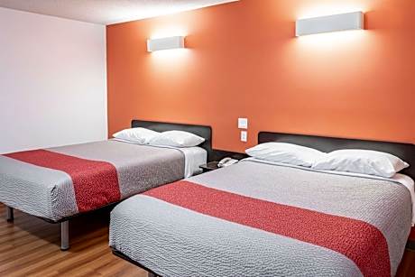 Deluxe Queen Room with Two Queen Beds - Non-Smoking