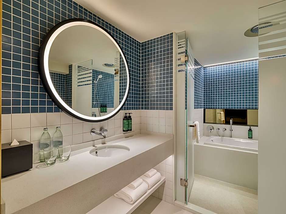 voco Bangkok Surawong by IHG