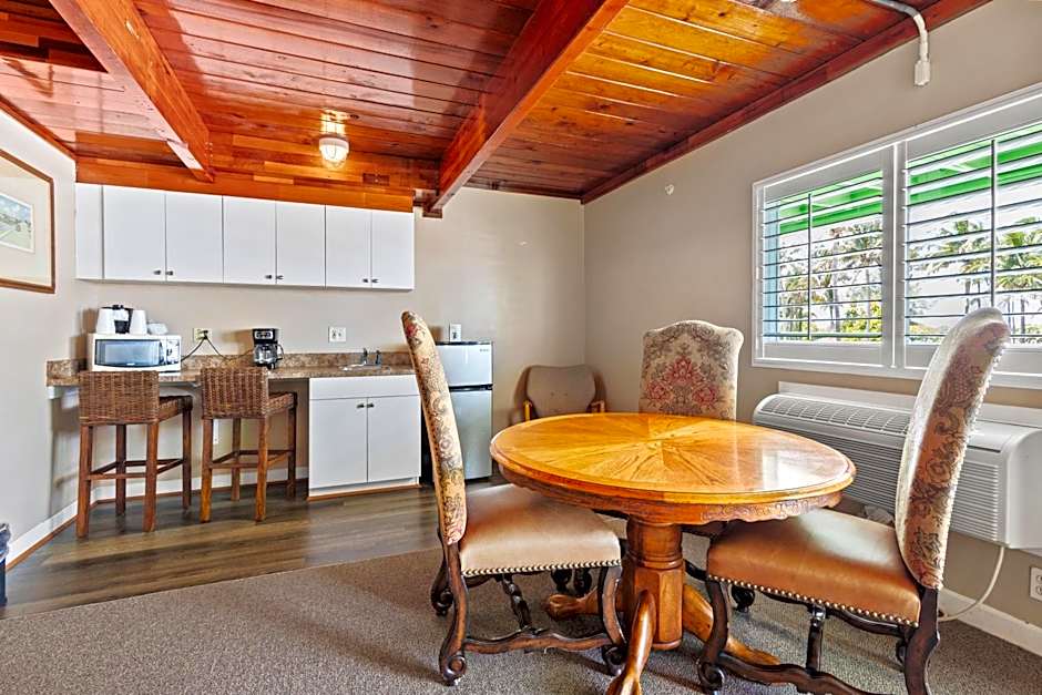 Fort Pierce Oceanfront Inn- Suite- King Bed #6