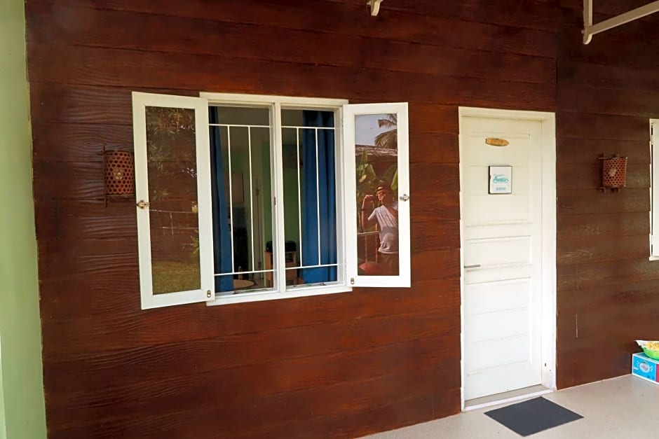 Arya's Surf Camp Cimaja