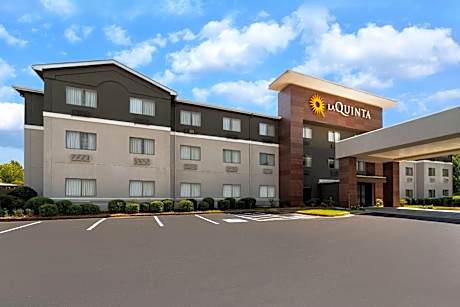 La Quinta Inn & Suites by Wyndham Jackson Airport/Pearl