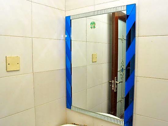 Guangzhou Business Hotel (Shangxiajiu Pedestrian Street Changshou Road Subway Station Branch)