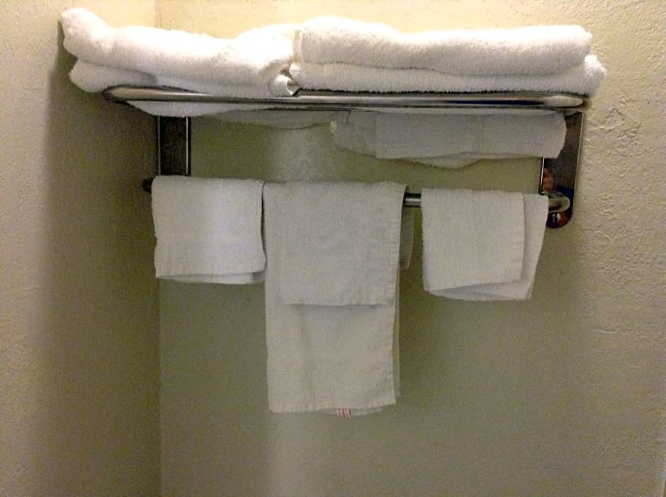 American Inn & Suites