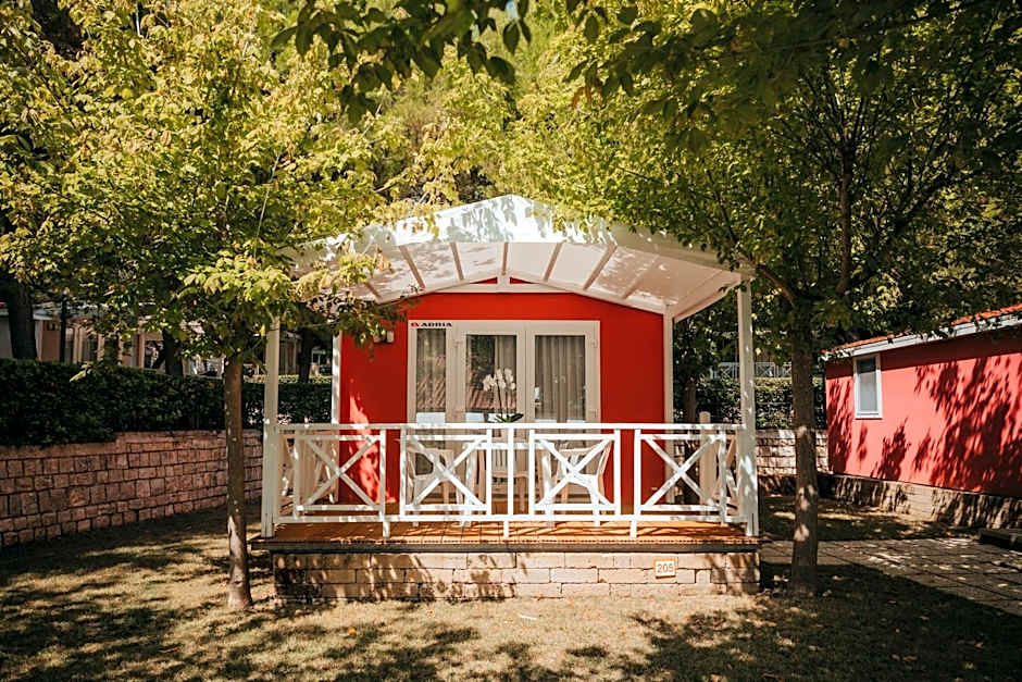 Green Garden Village con piscina, spiaggia riservata e parcheggio