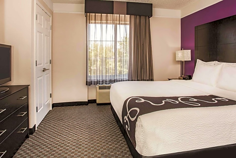 La Quinta Inn & Suites by Wyndham Las Vegas Summerlin Tech