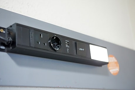 4-BED MIXED WITH WITH EXTERNAL SHARED BATHROOM