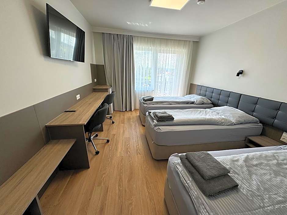 F Hotel 24h Check-In