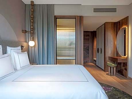 Swiss Business Advantage Room