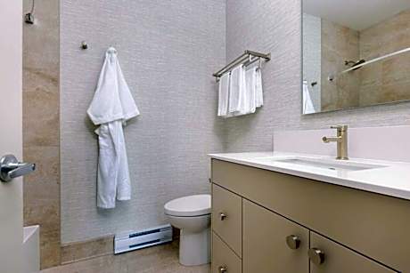 1 King Bed Balcony Tower Building Non-Smoking