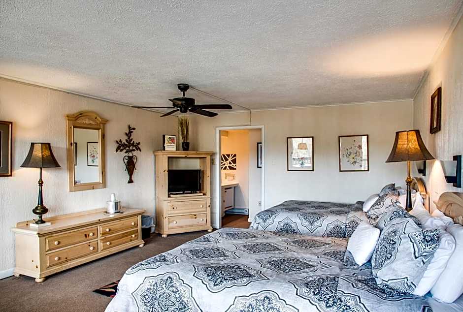 Cliff Dwellers Inn