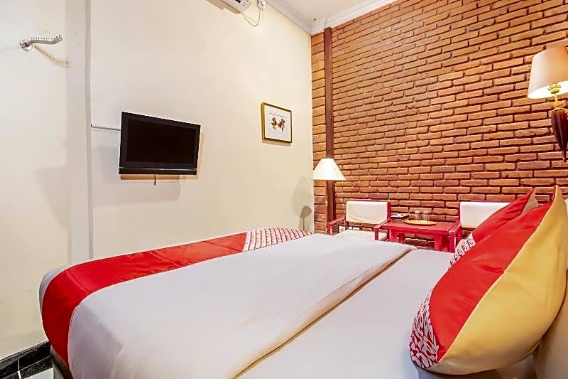 Super OYO 3118 Maxi Budget