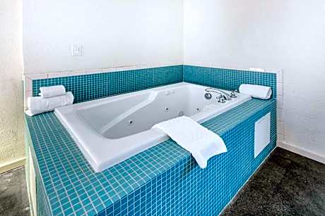 King Room with Spa Bath