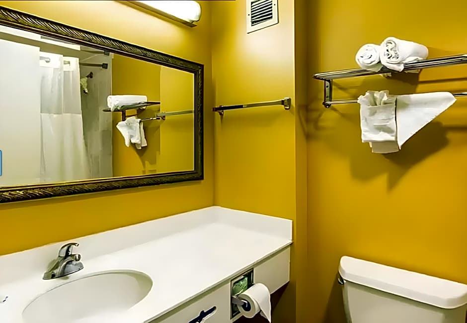 NORTHEAST GARDEN INN.