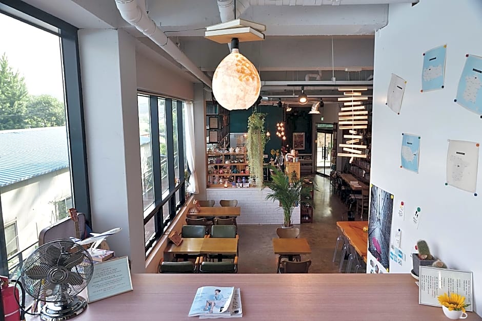 Andong Poonggyung Hostel N Library