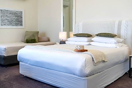 Luxury Villa with Jacuzzi and Sauna