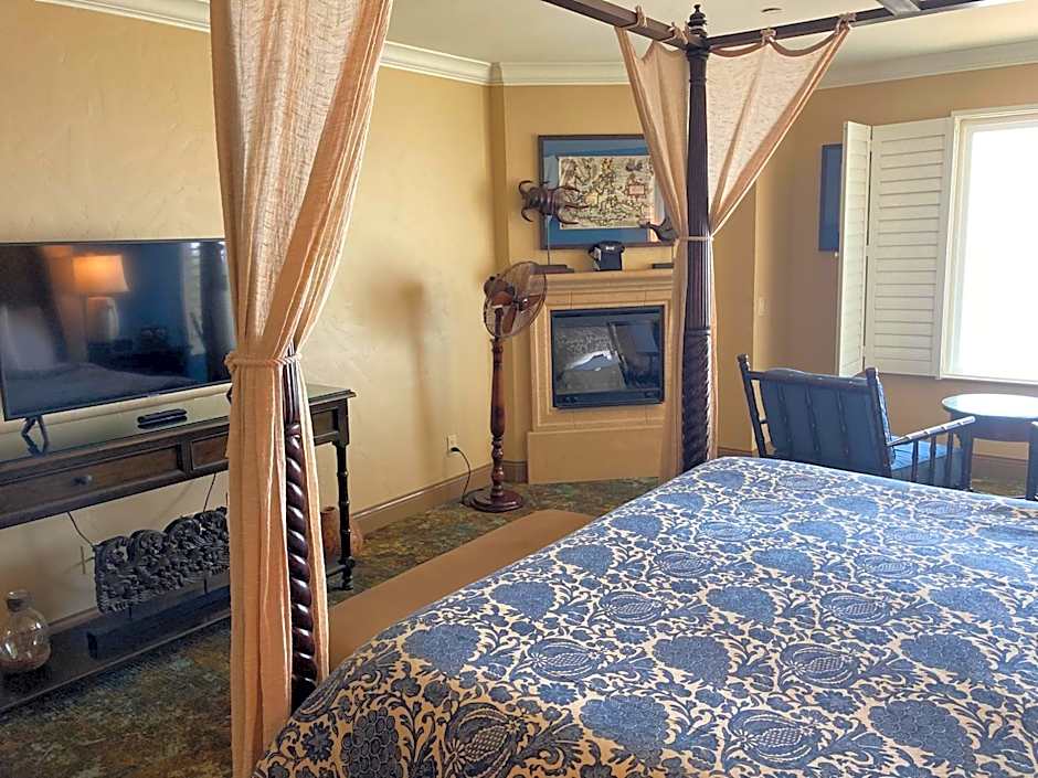 Blue Dolphin Inn