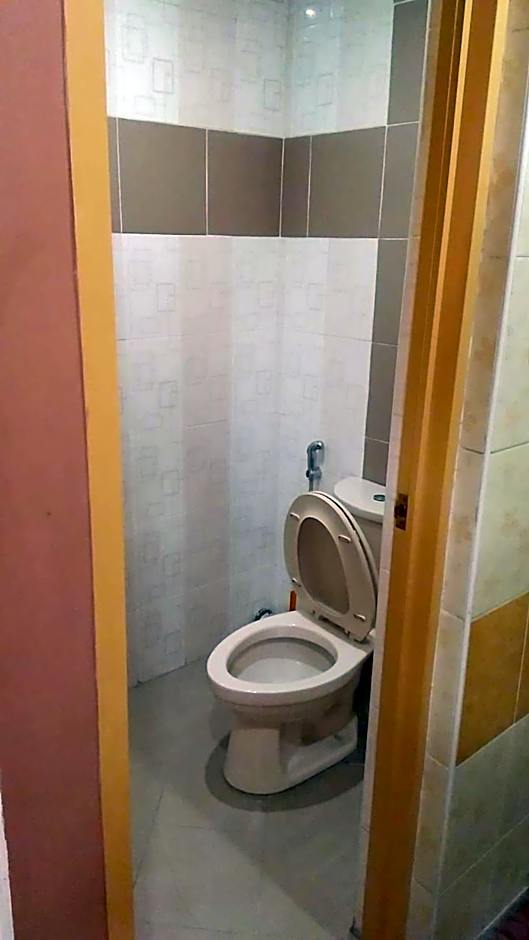 ASHBURN'S TRANSIENT BAGUIO - 3rd to 5th floor BASIC SLEEP and GO Accommodation, WITH PARKING, NO ELEVATOR