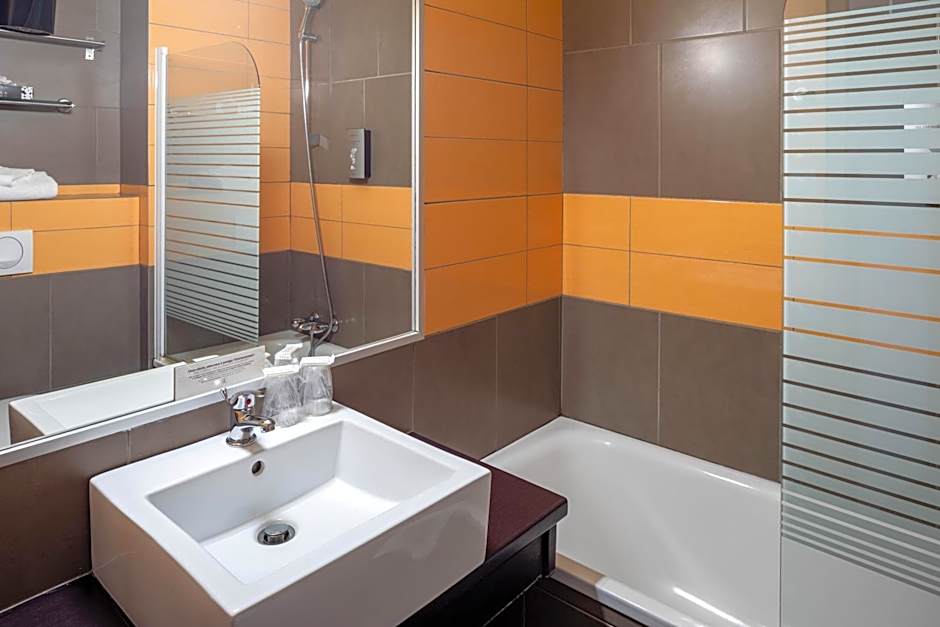 Logis Hotel Noemys pont de l'Etoile