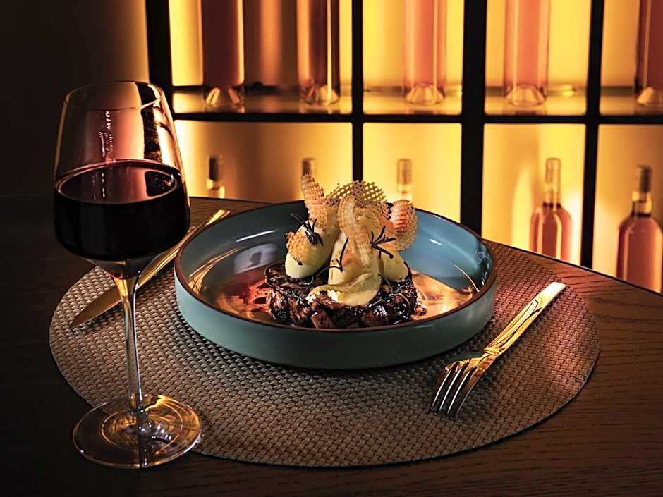 Le Louis Versailles Château Hotel-MGallery