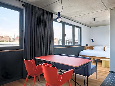 Design Apartment with King-Size-Bed